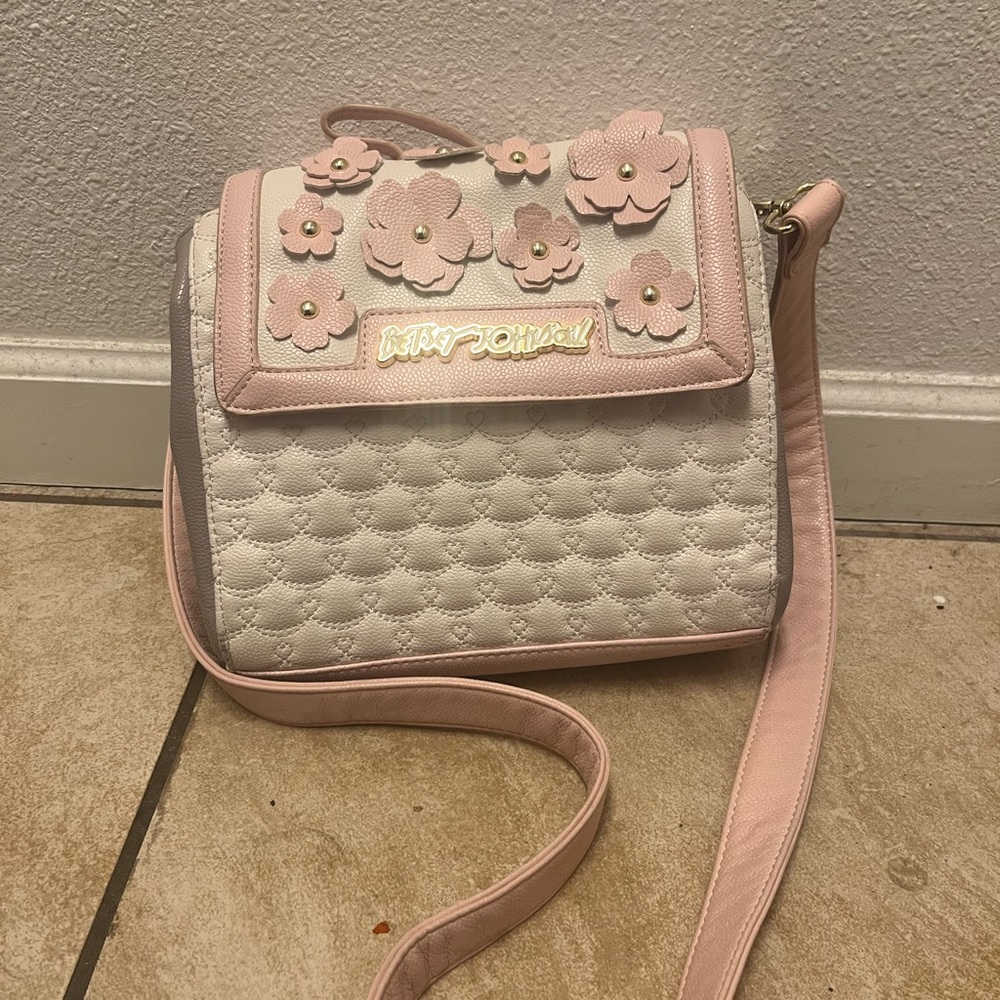 Betsey Johnson pink and white flower handbag